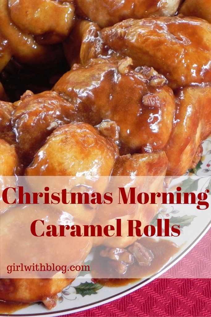 Christmas Morning Caramel Rolls // girlwithblog.com