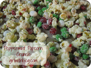 Peppermint Popcorn Crunch // girlwithblog.com